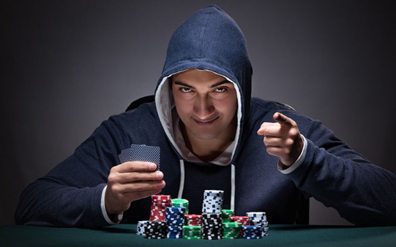 Bí quyết nâng cao kỹ năng Bluff trong Poker là gì?